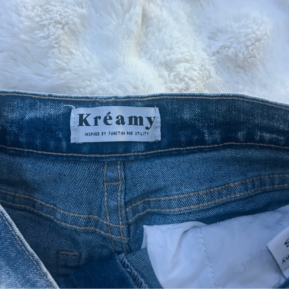 HIGH RISE RIPPED SHORTS🩵🩵 - Picture 4 of 5